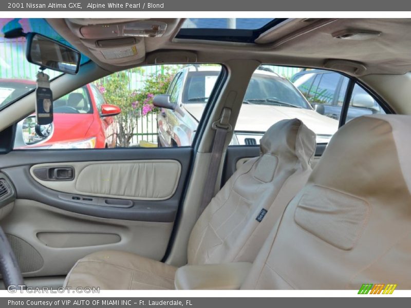 Alpine White Pearl / Blond 2001 Nissan Altima GXE