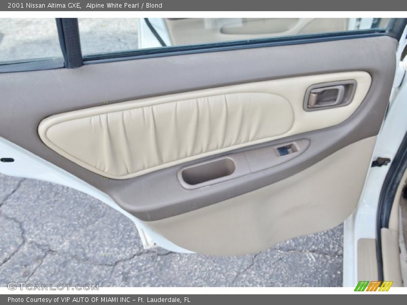 Alpine White Pearl / Blond 2001 Nissan Altima GXE