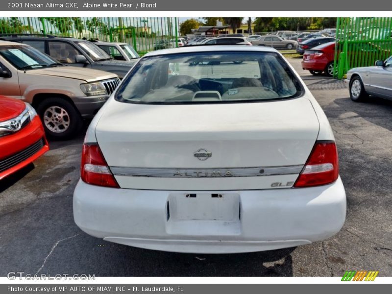 Alpine White Pearl / Blond 2001 Nissan Altima GXE