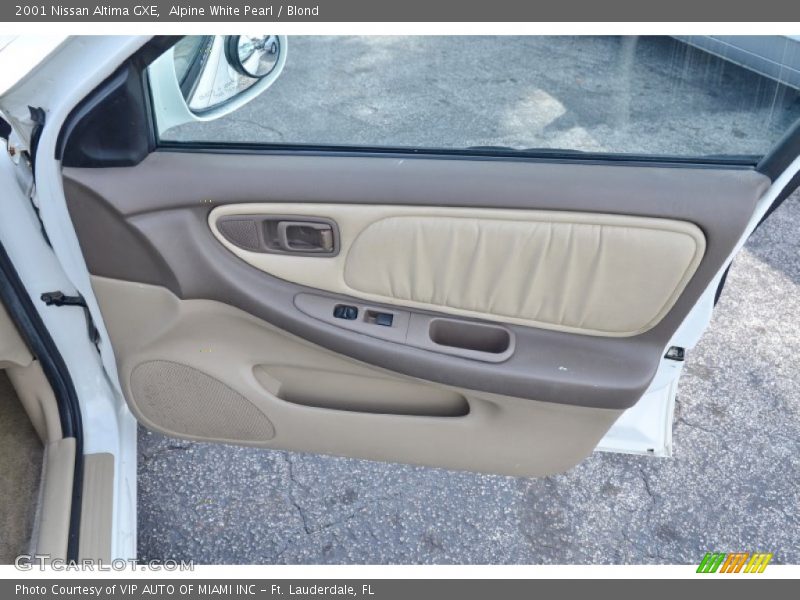 Alpine White Pearl / Blond 2001 Nissan Altima GXE