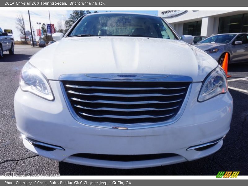 Bright White / Black 2014 Chrysler 200 Touring Sedan