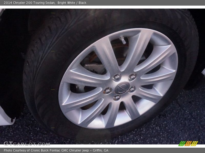 Bright White / Black 2014 Chrysler 200 Touring Sedan