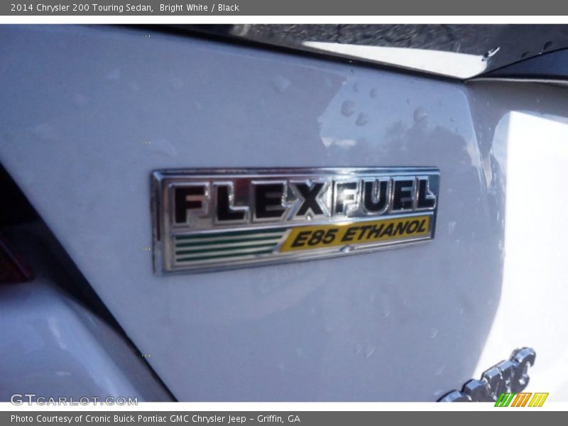 Bright White / Black 2014 Chrysler 200 Touring Sedan