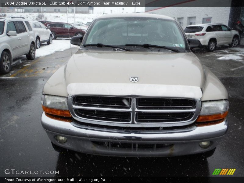 Light Almond Pearl Metallic / Taupe 2004 Dodge Dakota SLT Club Cab 4x4
