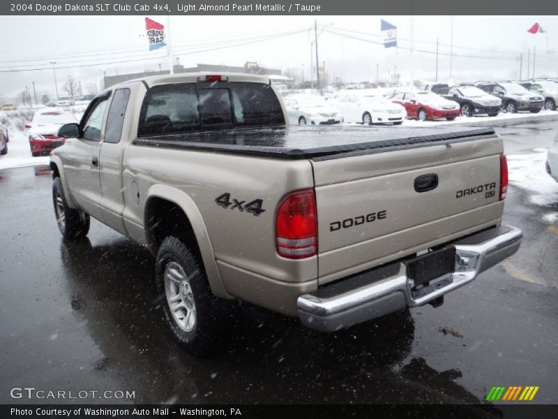 Light Almond Pearl Metallic / Taupe 2004 Dodge Dakota SLT Club Cab 4x4