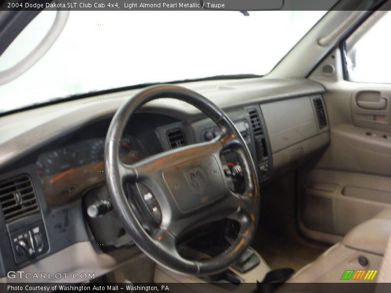 Light Almond Pearl Metallic / Taupe 2004 Dodge Dakota SLT Club Cab 4x4