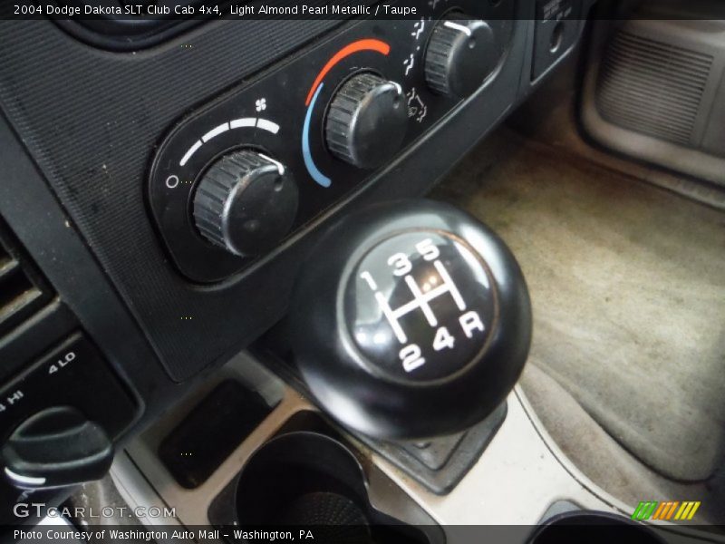  2004 Dakota SLT Club Cab 4x4 5 Speed Automatic Shifter
