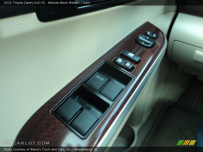 Attitude Black Metallic / Ivory 2012 Toyota Camry XLE V6