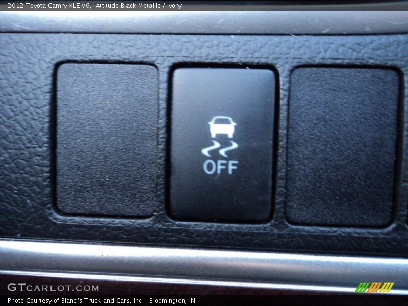 Attitude Black Metallic / Ivory 2012 Toyota Camry XLE V6