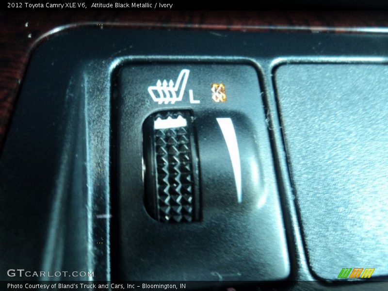 Attitude Black Metallic / Ivory 2012 Toyota Camry XLE V6