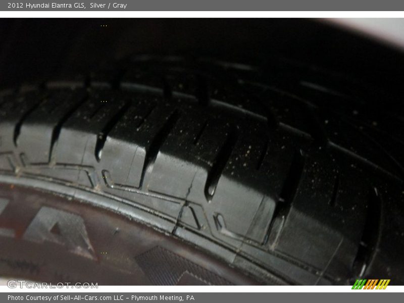 Silver / Gray 2012 Hyundai Elantra GLS