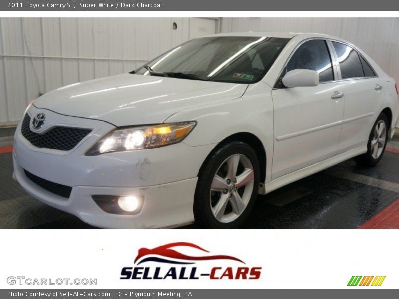 Super White / Dark Charcoal 2011 Toyota Camry SE