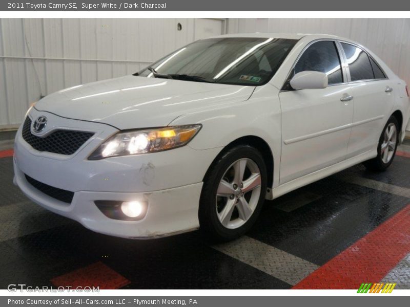 Super White / Dark Charcoal 2011 Toyota Camry SE