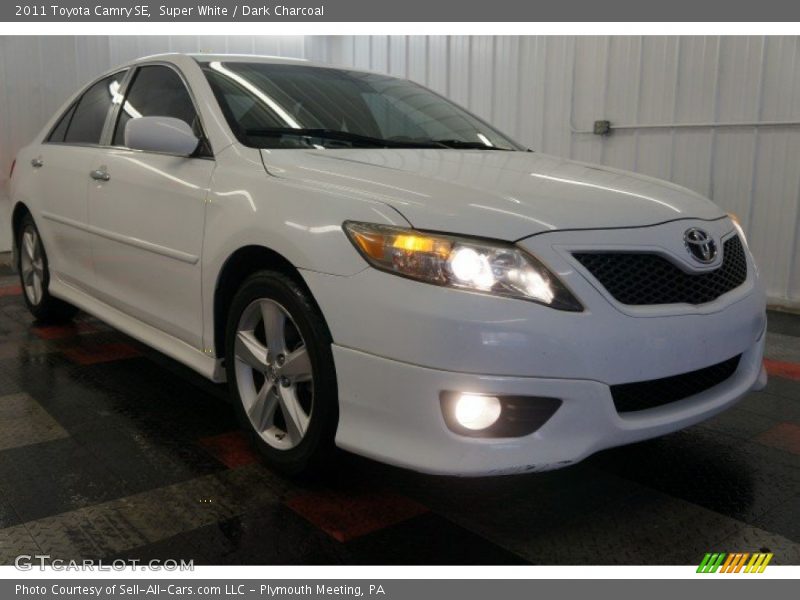 Super White / Dark Charcoal 2011 Toyota Camry SE
