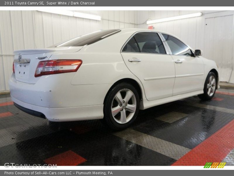 Super White / Dark Charcoal 2011 Toyota Camry SE