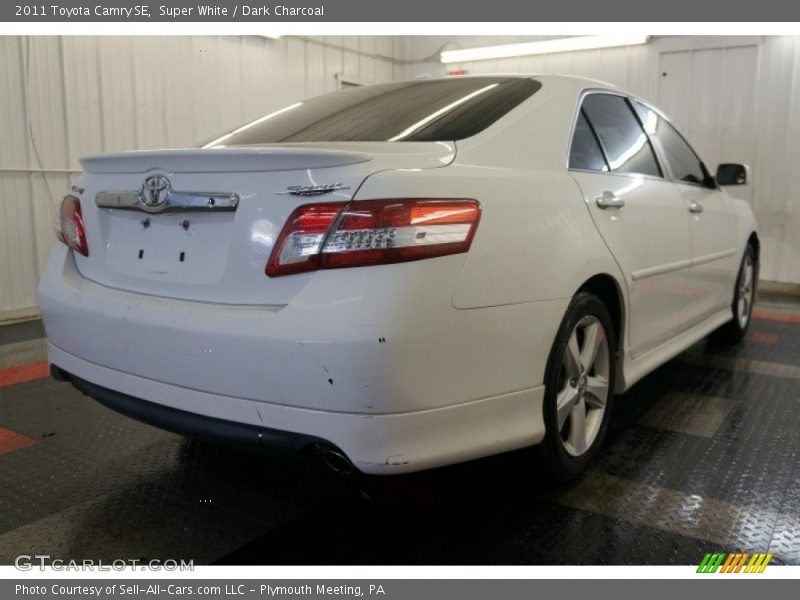 Super White / Dark Charcoal 2011 Toyota Camry SE