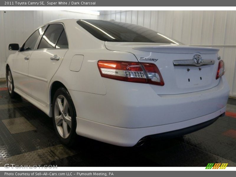 Super White / Dark Charcoal 2011 Toyota Camry SE