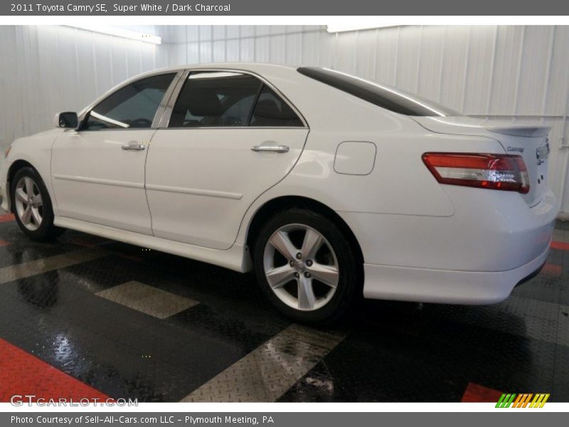 Super White / Dark Charcoal 2011 Toyota Camry SE