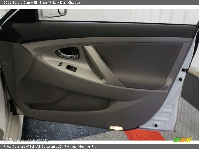 Super White / Dark Charcoal 2011 Toyota Camry SE