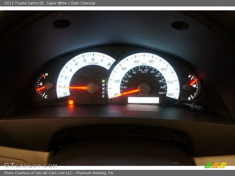 Super White / Dark Charcoal 2011 Toyota Camry SE