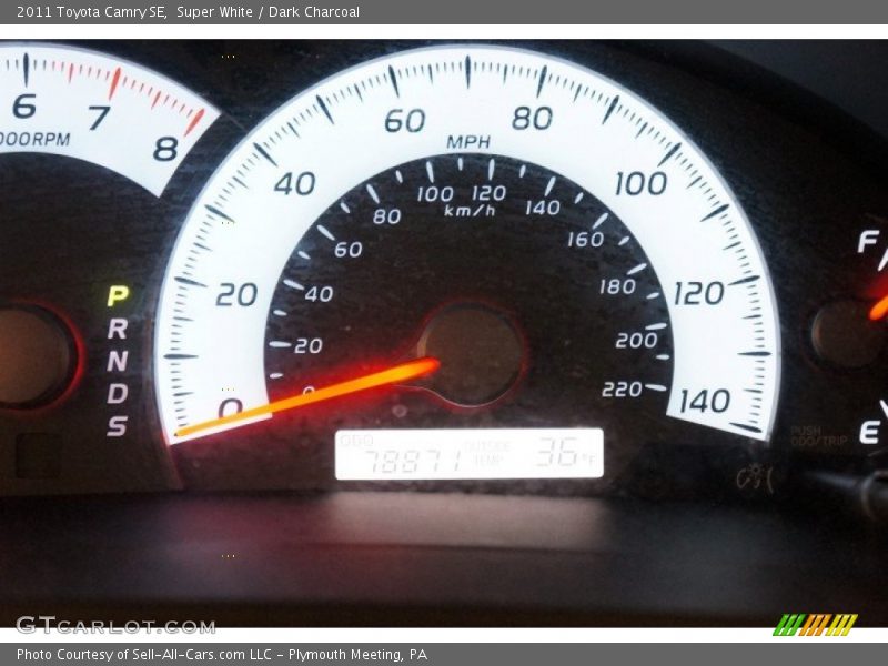 Super White / Dark Charcoal 2011 Toyota Camry SE