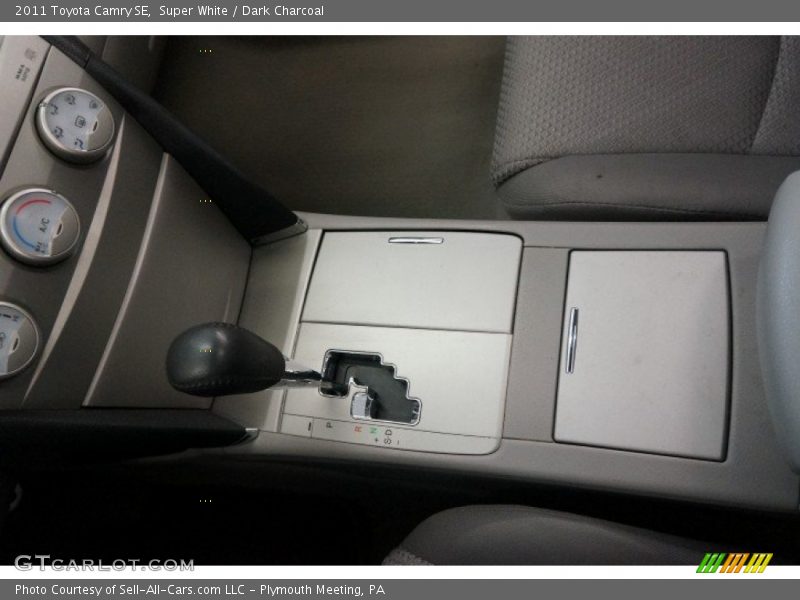 Super White / Dark Charcoal 2011 Toyota Camry SE