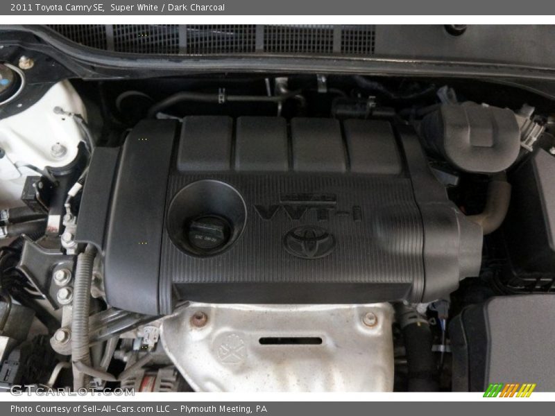 Super White / Dark Charcoal 2011 Toyota Camry SE