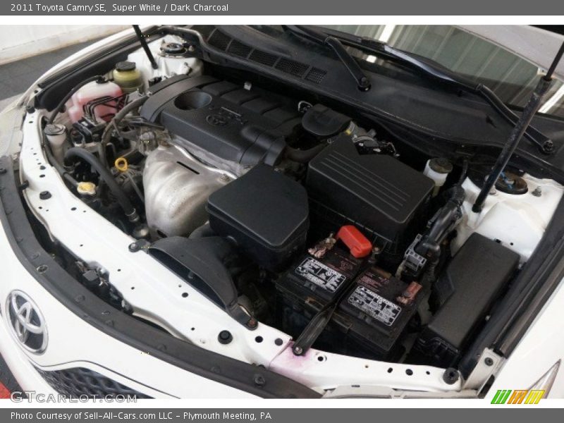 Super White / Dark Charcoal 2011 Toyota Camry SE