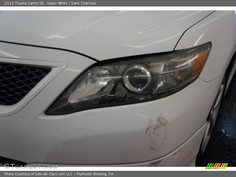 Super White / Dark Charcoal 2011 Toyota Camry SE
