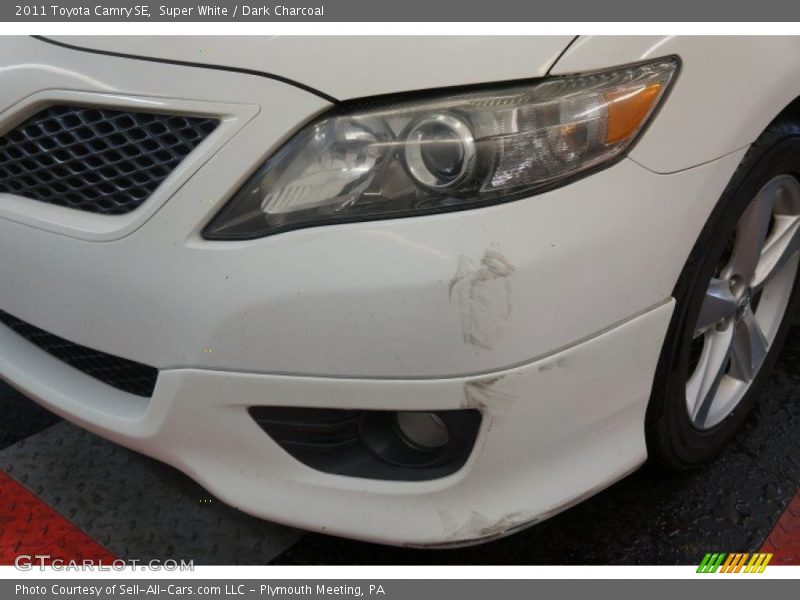 Super White / Dark Charcoal 2011 Toyota Camry SE
