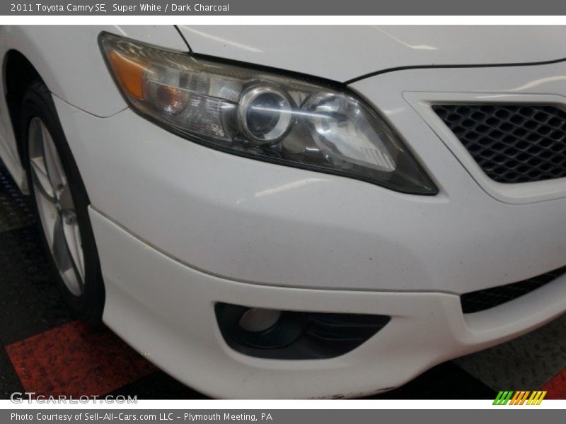 Super White / Dark Charcoal 2011 Toyota Camry SE
