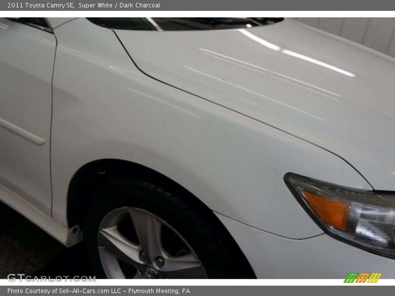 Super White / Dark Charcoal 2011 Toyota Camry SE