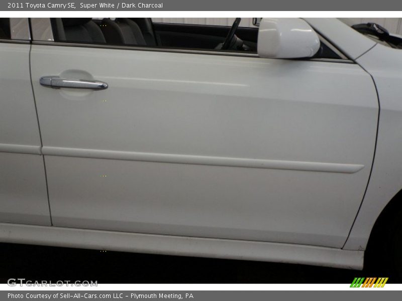 Super White / Dark Charcoal 2011 Toyota Camry SE