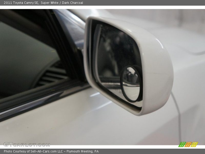 Super White / Dark Charcoal 2011 Toyota Camry SE