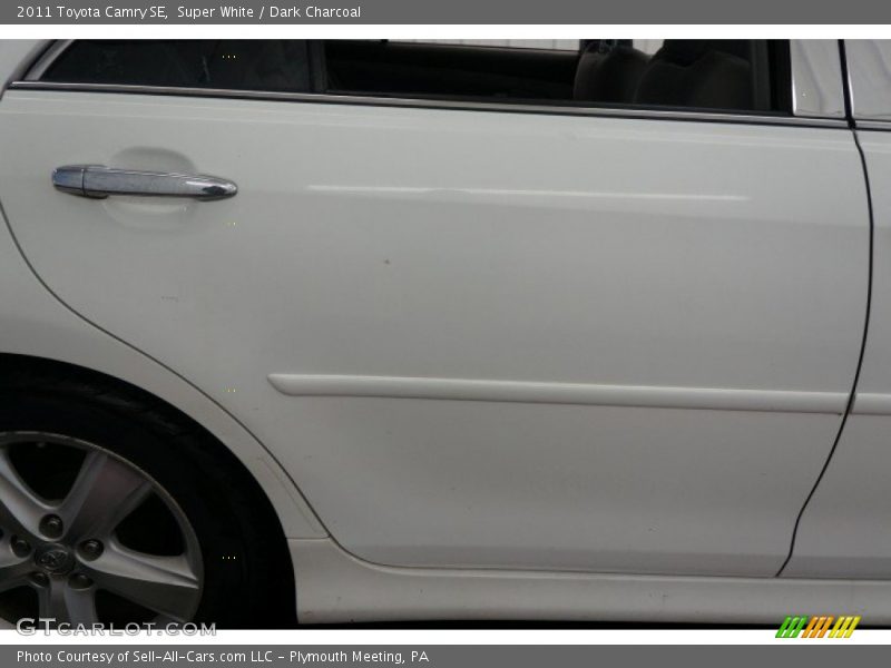 Super White / Dark Charcoal 2011 Toyota Camry SE
