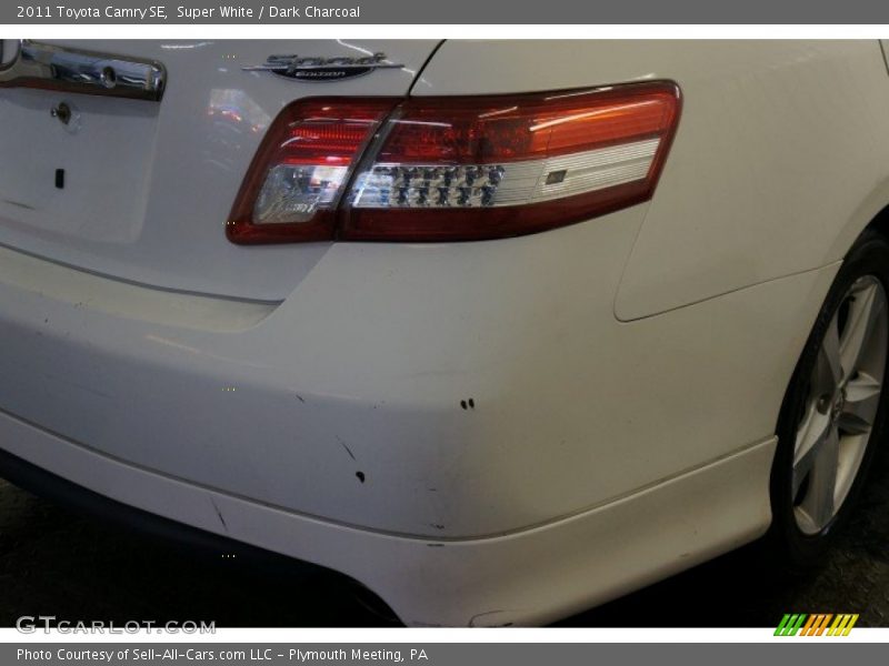 Super White / Dark Charcoal 2011 Toyota Camry SE