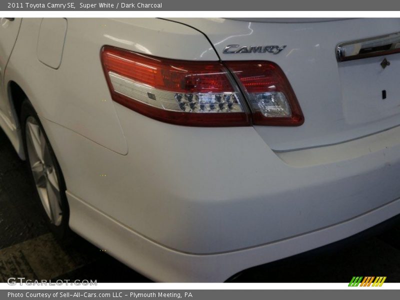 Super White / Dark Charcoal 2011 Toyota Camry SE