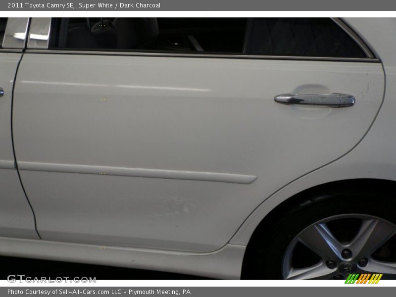 Super White / Dark Charcoal 2011 Toyota Camry SE