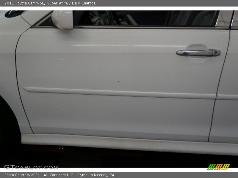 Super White / Dark Charcoal 2011 Toyota Camry SE