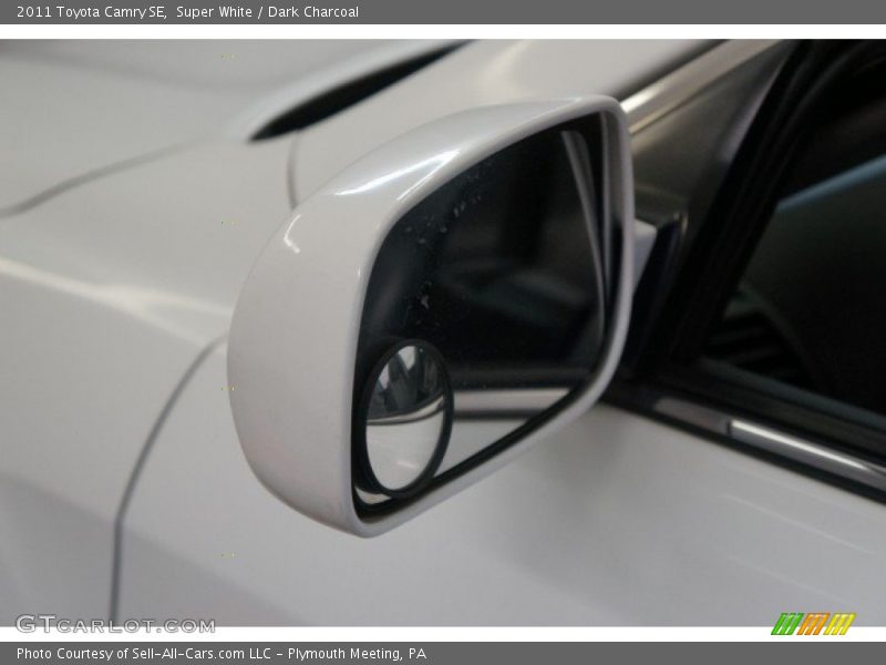 Super White / Dark Charcoal 2011 Toyota Camry SE