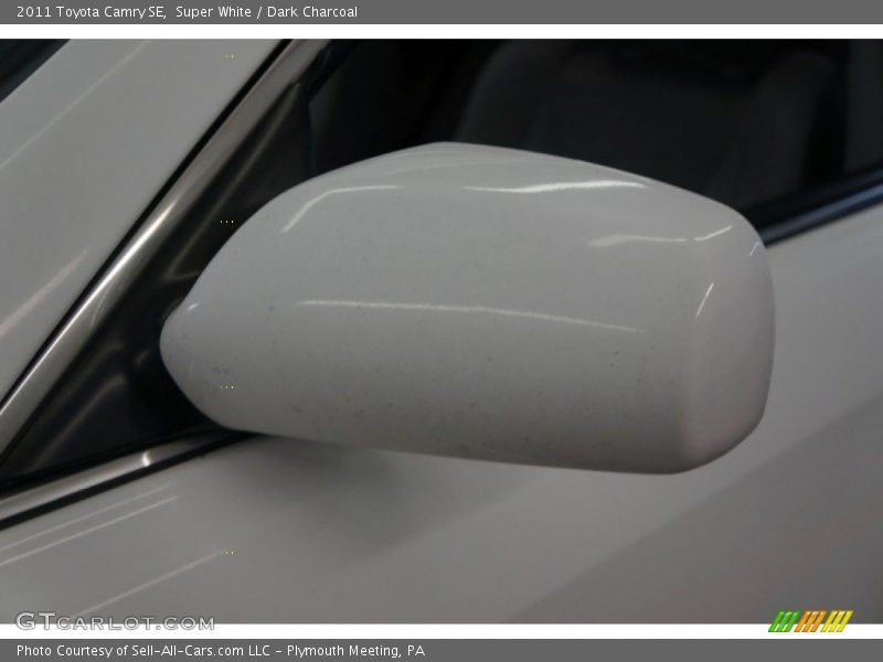 Super White / Dark Charcoal 2011 Toyota Camry SE
