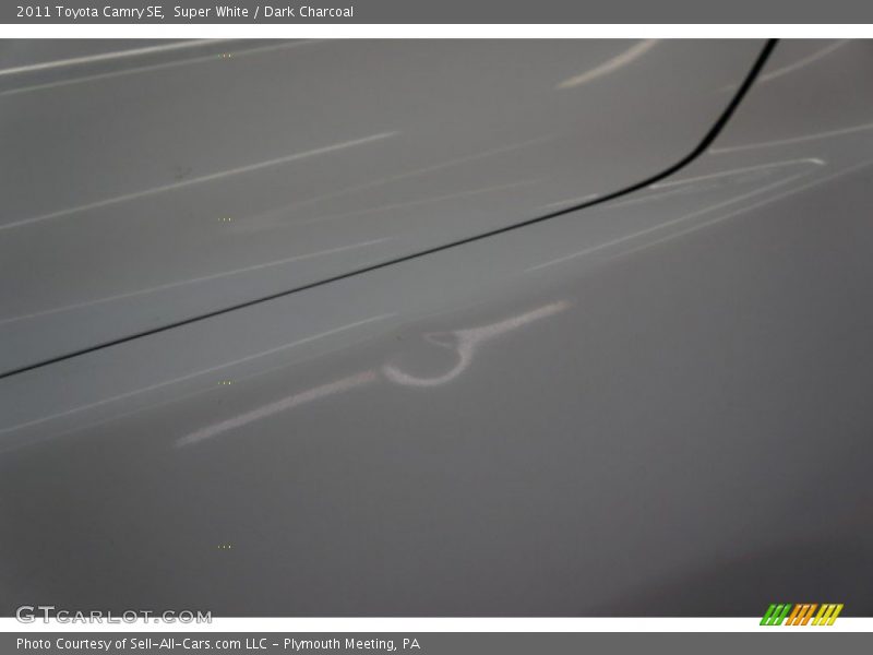 Super White / Dark Charcoal 2011 Toyota Camry SE