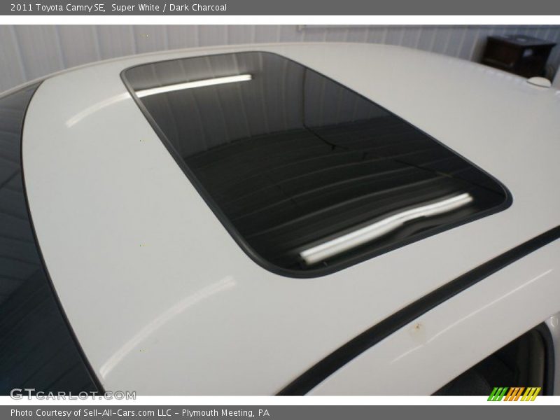 Super White / Dark Charcoal 2011 Toyota Camry SE