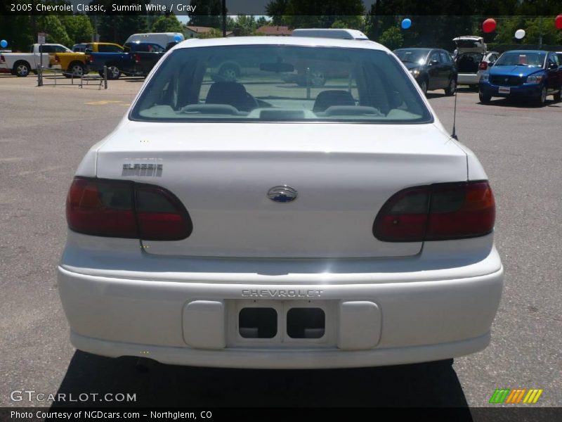 Summit White / Gray 2005 Chevrolet Classic