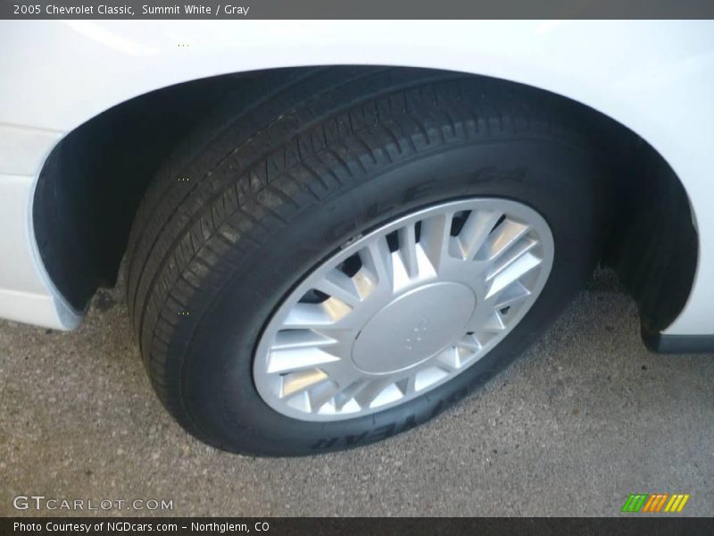 Summit White / Gray 2005 Chevrolet Classic