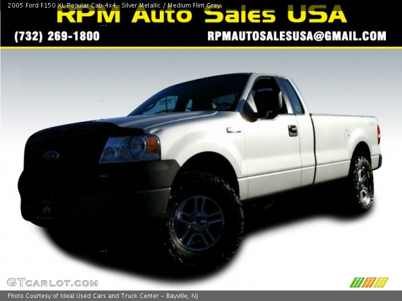 Silver Metallic / Medium Flint Grey 2005 Ford F150 XL Regular Cab 4x4