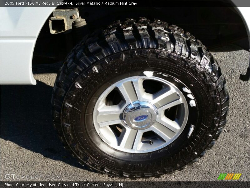 Silver Metallic / Medium Flint Grey 2005 Ford F150 XL Regular Cab 4x4