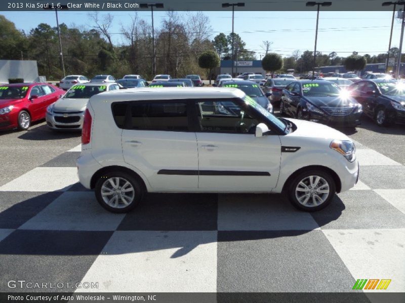 Clear White / Black Cloth 2013 Kia Soul 1.6