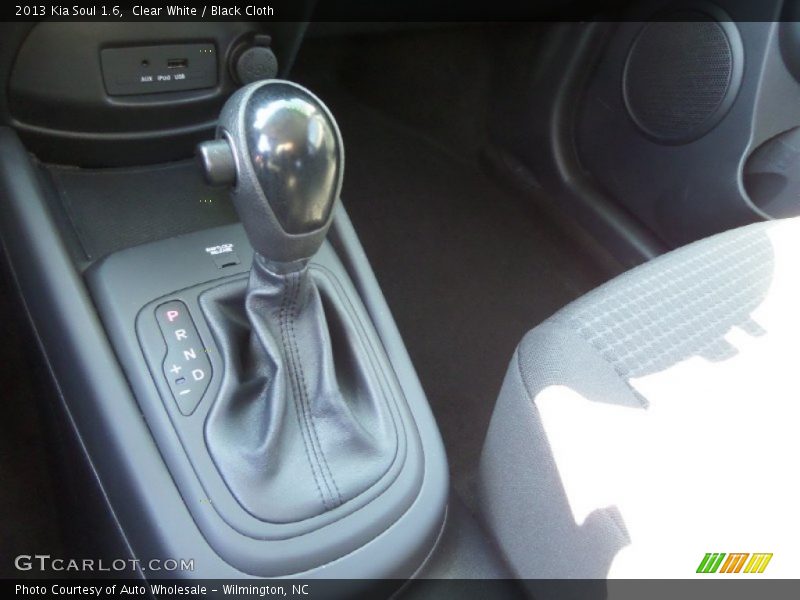 Clear White / Black Cloth 2013 Kia Soul 1.6