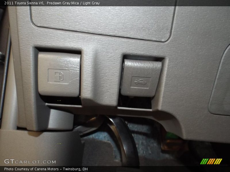 Predawn Gray Mica / Light Gray 2011 Toyota Sienna V6